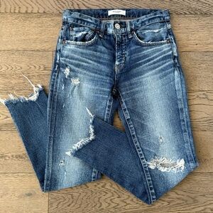 Moussy Vintage Distressed Frayed Hem Ankle Jeans